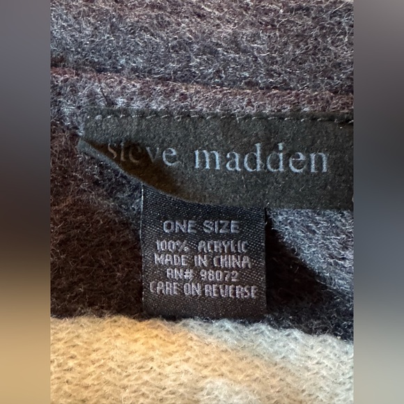 Steve Madden Oversized Black, White, and Gray Fringed Scarf - Picture 5 of 5